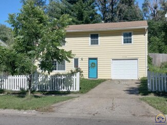 3738 SE Humboldt St, Topeka, KS 66609