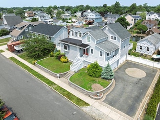 25 Meadow Ln, Amityville, NY 11701