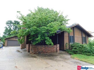 7829 Grover St, Omaha, NE 68124