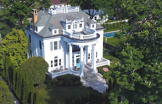 27 Church St, Noank, CT 06340