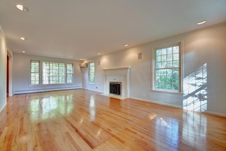 5 Runnymede Dr, North Hampton, NH 03862