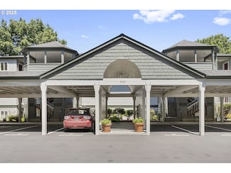 5050 S Landing Dr Unit 304, Portland, OR 97239