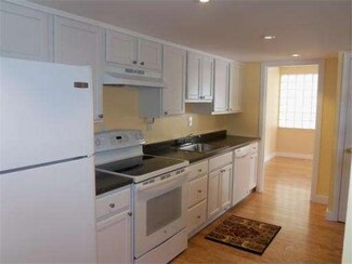 16 Horseshoe Dr, Chicopee, MA 01022