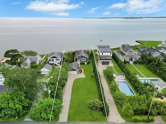 15 Bayside Ave, East Quogue, NY 11942
