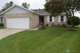 804 Spring Lake Cir, Enon, OH 45323