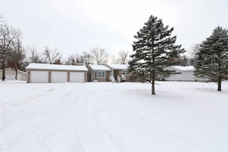 12 Calumet Rd, Decatur, IL 62521