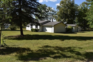 1834 Meadowview Dr, Gladwin, MI 48624