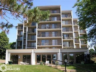 2700 N Shore Dr Unit 305, Clear Lake, IA 50428