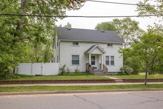 1433 W River Dr, Stevens Point, WI 54481