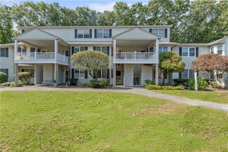 72 Trellis Dr, West Warwick, RI 02893
