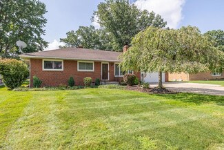 866 Starlight Dr, Seven Hills, OH 44131