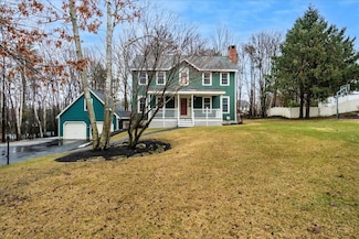 8 Springwood Dr, Hooksett, NH 03106
