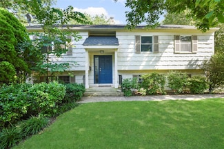 35 Blossom Terrace, Larchmont, NY 10538