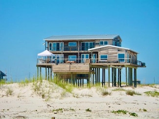 1973 Gulf Shore Dr, Carrabelle, FL 32322