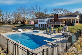 1400 Dry Ponds Rd, Granite Falls, NC 28630