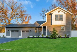 19 Acker Dr, Middletown, NJ 07748