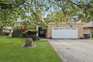 943 E 164th Ct, South Holland, IL 60473