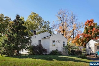 88 Fournier Crescent, Elmwood Park, NJ 07407