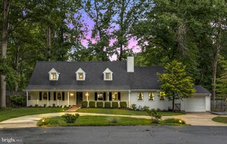 3402 Holly Cir, Triangle, VA 22172
