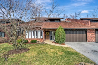35 Lucas Dr Unit 35, Palos Hills, IL 60465