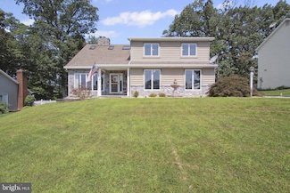 329 Hillcrest Dr, New Cumberland, PA 17070