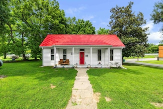 229 E Houston St, Morganfield, KY 42437