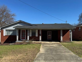1080 Berry St, Grenada, MS 38901