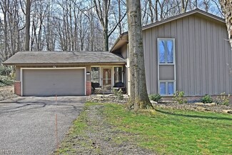 8693 Lake Forest Ct, Chagrin Falls, OH 44023