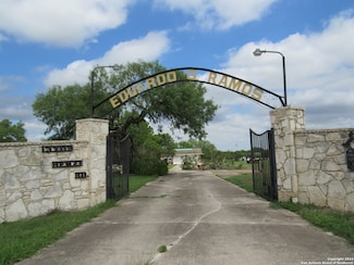 13709 Henze Rd, San Antonio, TX 78223