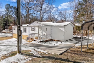 525 Marina Rd, Bracey, VA 23919