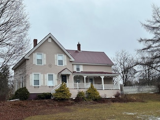 4 Brook St, Houlton, ME 04730