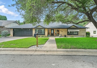 4109 Three Oaks Dr, Arlington, TX 76016
