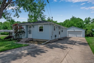 6910 Hamilton Dr, Derby, NY 14047