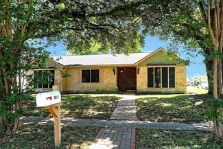 9611 Huntington Hill Dr, Houston, TX 77099