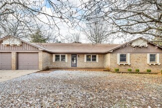 2355 N Yorkwood Dr, Fayetteville, AR 72703