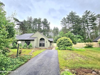 19 Queen Mary Dr, Queensbury, NY 12804