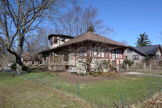 202 Grant Ave, Geneva, IL 60134