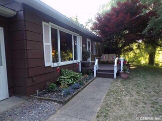 899 McIvor Rd, Phelps, NY 14532