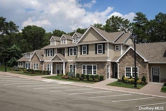 40 Sunlight Walk Unit 40, Holbrook, NY 11741