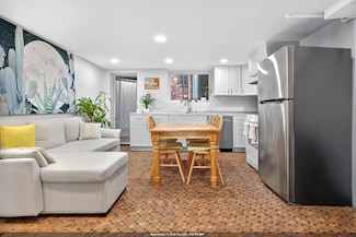 288 4th St Unit Garden, Jersey City, NJ 07302