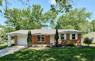 697 Woodrun Ct, Ballwin, MO 63021