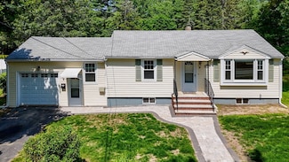 9 Hinckley Rd, Tewksbury, MA 01876