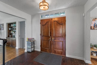 1050 W Acacia Rd, Milwaukee, WI 53217