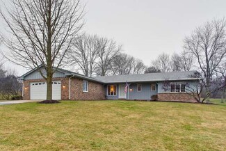 75 W Surrey Ln, Barrington, IL 60010