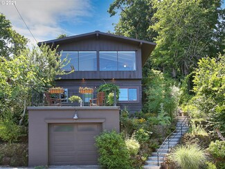 359 SE Gilham Ave, Portland, OR 97215