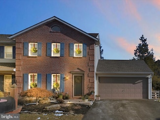 229 Zwecker Cir, New Holland, PA 17557