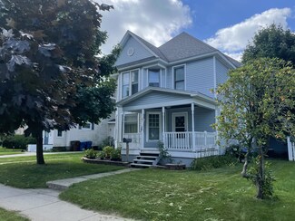 303 N Rowe St, Ludington, MI 49431
