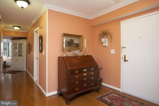 1300 Crystal Dr Unit 605S, Arlington, VA 22202