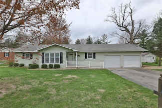 1614 Seymour Ave, Hillsboro, IL 62049