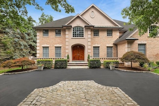184 High Farms Rd, Glen Head, NY 11545